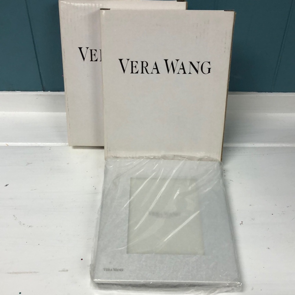 Lot of 2 Vera Wang Silver Plated Metal‎ Frame  3” x 5” Retired New #T834454VW